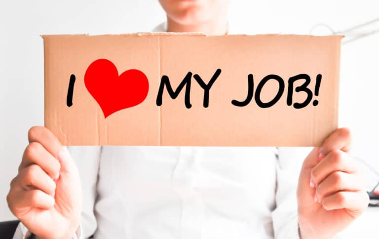 Как удержать ценного сотрудника от увольнения: 10 способов решения