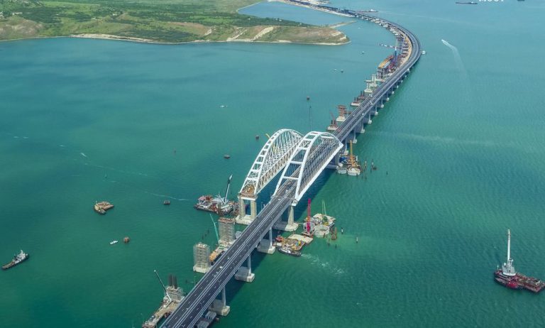 Открытие Крымского моста: поездка Путина на «КамАЗе», реакция США и Украины