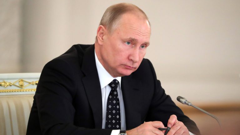 Поручения Путина по решению главных проблем в России: ипотека, зарплаты, дороги и другое