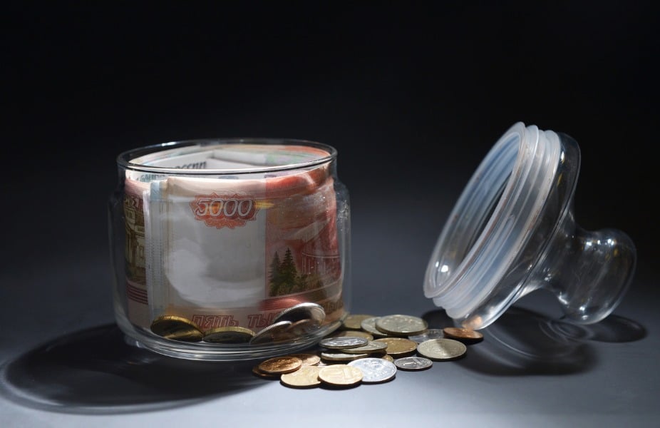 Как сохранить сбережения и приумножить их при падении курса рубля в 2018