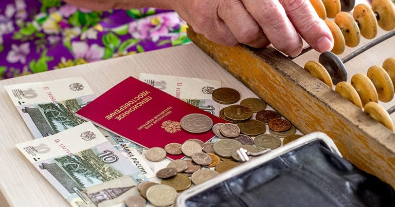 Растет число россиян, которые отказываются от пенсии несмотря на доплаты