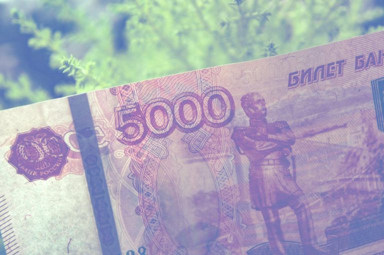 Сколько зарабатывают в России — 15 фактов о зарплате в 2019 году