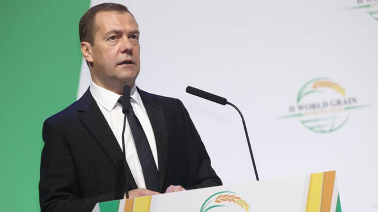 Медведев призвал довести до аграриев выделенные им финансы из бюджета