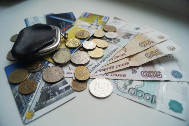 Минтруд увеличит прожиточный минимум в России на 4 процента