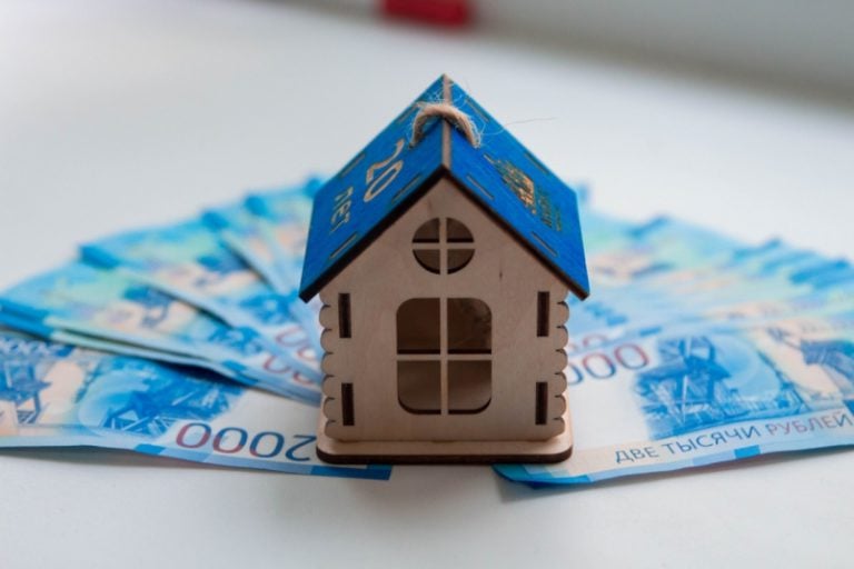 Налог с продажи квартиры и дачи: расчеты на примерах, когда можно не платить