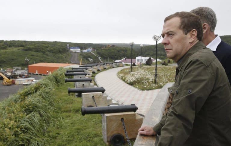 Японское правительство выразило недовольство поступком Дмитрия Медведева
