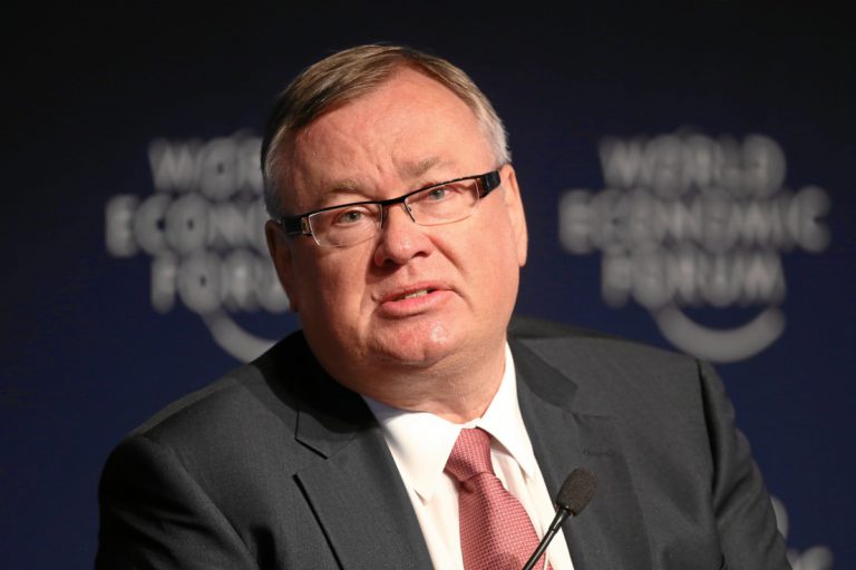 Низкие зарплаты не должны облагаться налогом — предложение главы ВТБ