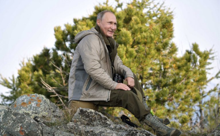 Как Владимир Путин отмечает свой день рождения? Какие подарки получает?