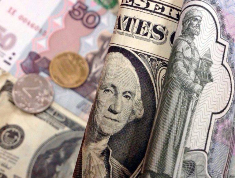 Курс доллара к рублю изменится перед Новом годом из-за торговой войны