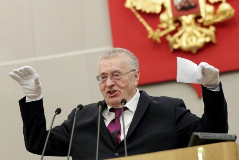 Сократить в 2 раза число депутатов в РФ — предложение Жириновского