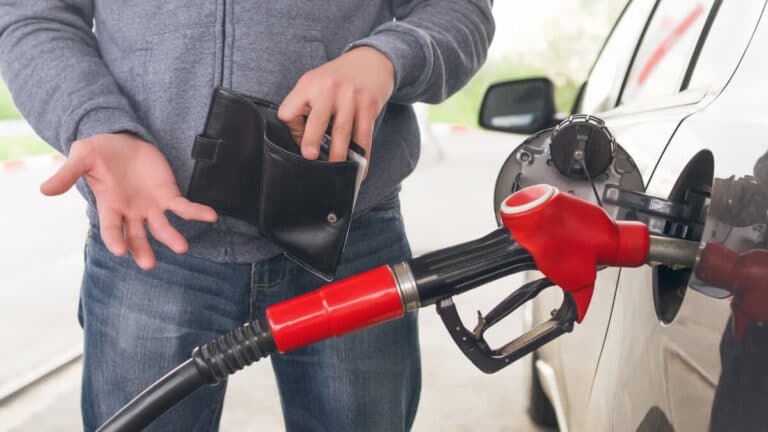 Почему цены на бензин на АЗС скоро могут вырасти?