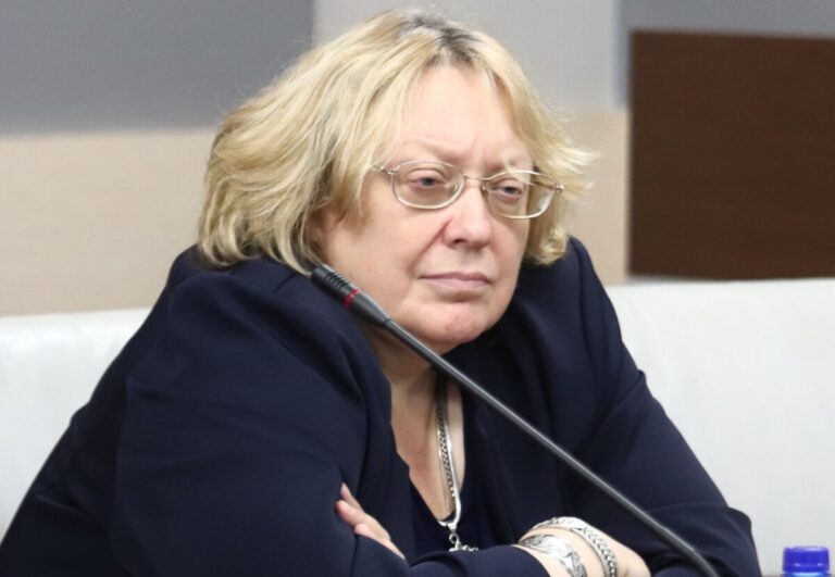 Чиновница заявила, что могла бы прожить на 13 тысяч рублей, хотя ее доход 11 млн