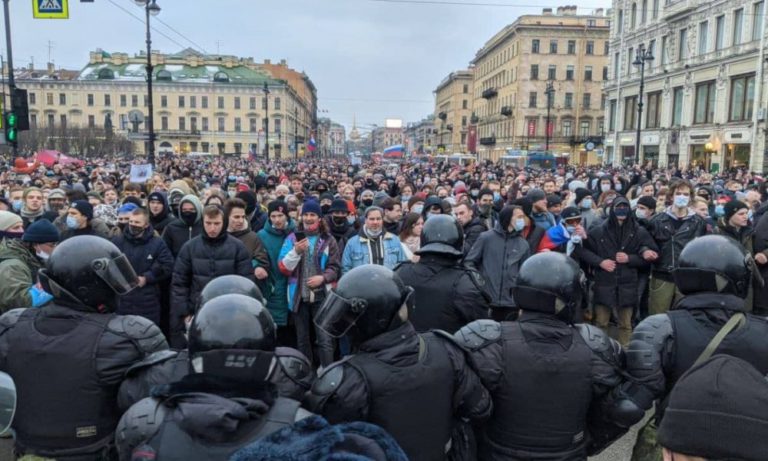Песков заявил о малом количество людей на митингах в поддержку Навального