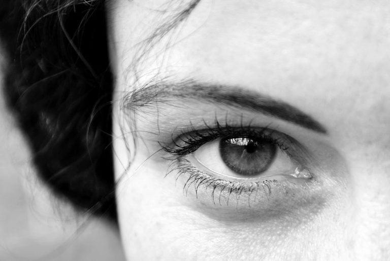 Làm thế nào để loại bỏ quầng mắt sau những thói quen đơn giản