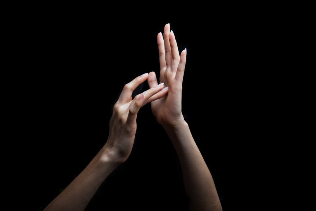 Язык жестов — универсальный инструмент коммуникации